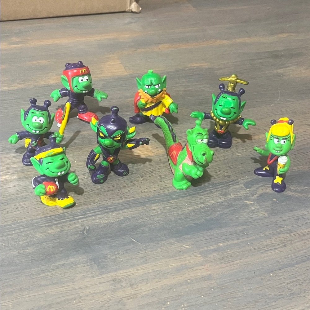 LOT OF 8 ASTRONIKS MCDONALDS HAPPY MEAL FIGURES vintage 1983 toys
